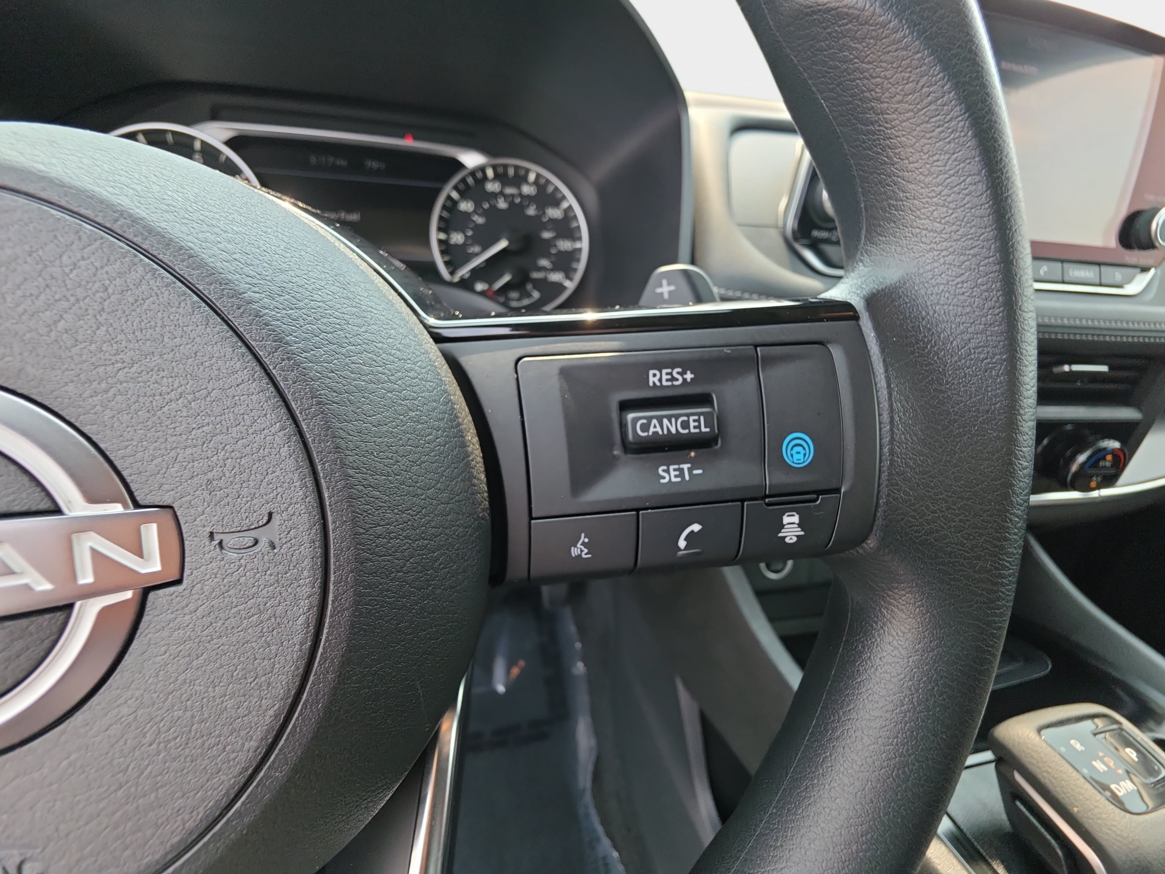 Used 2023 Nissan Rogue SV FWD image 17