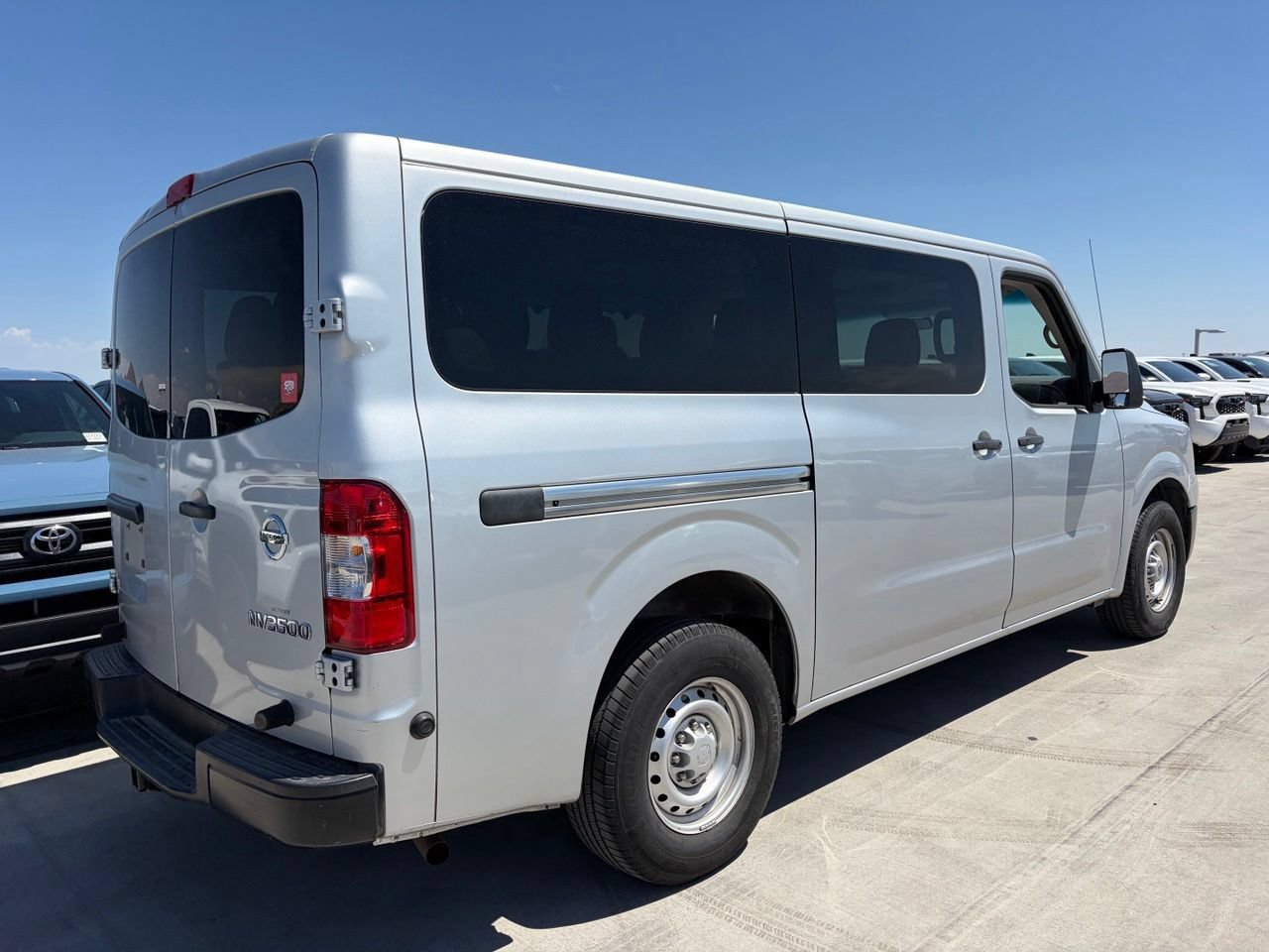 Used 2018 Nissan NV 3500 S RWD image 2