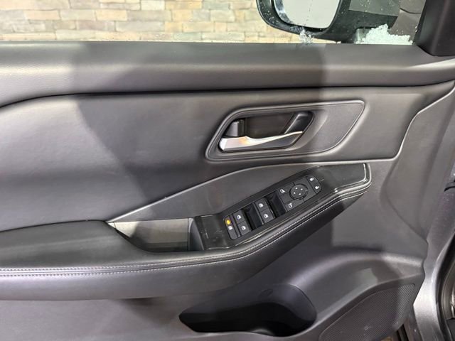 Certified 2025 Nissan Rogue SV image 10