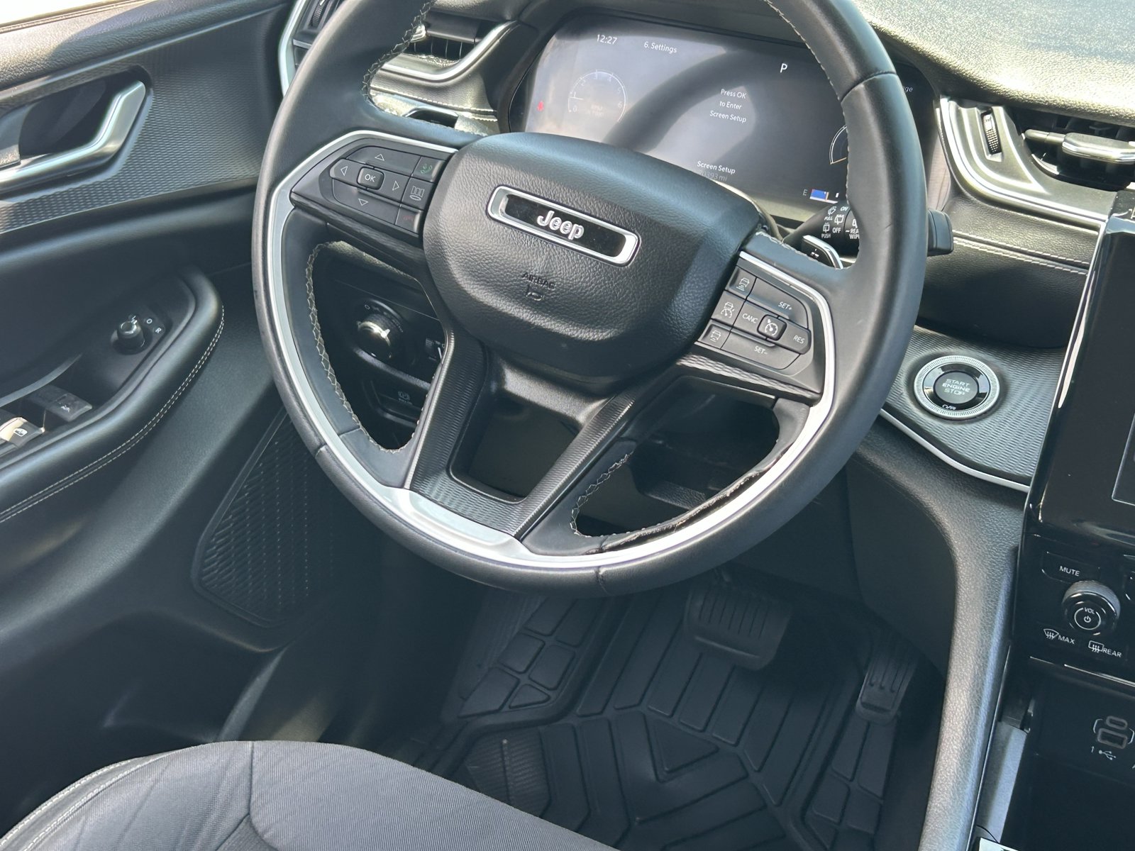 Used 2023 Jeep Grand Cherokee L Laredo RWD image 17