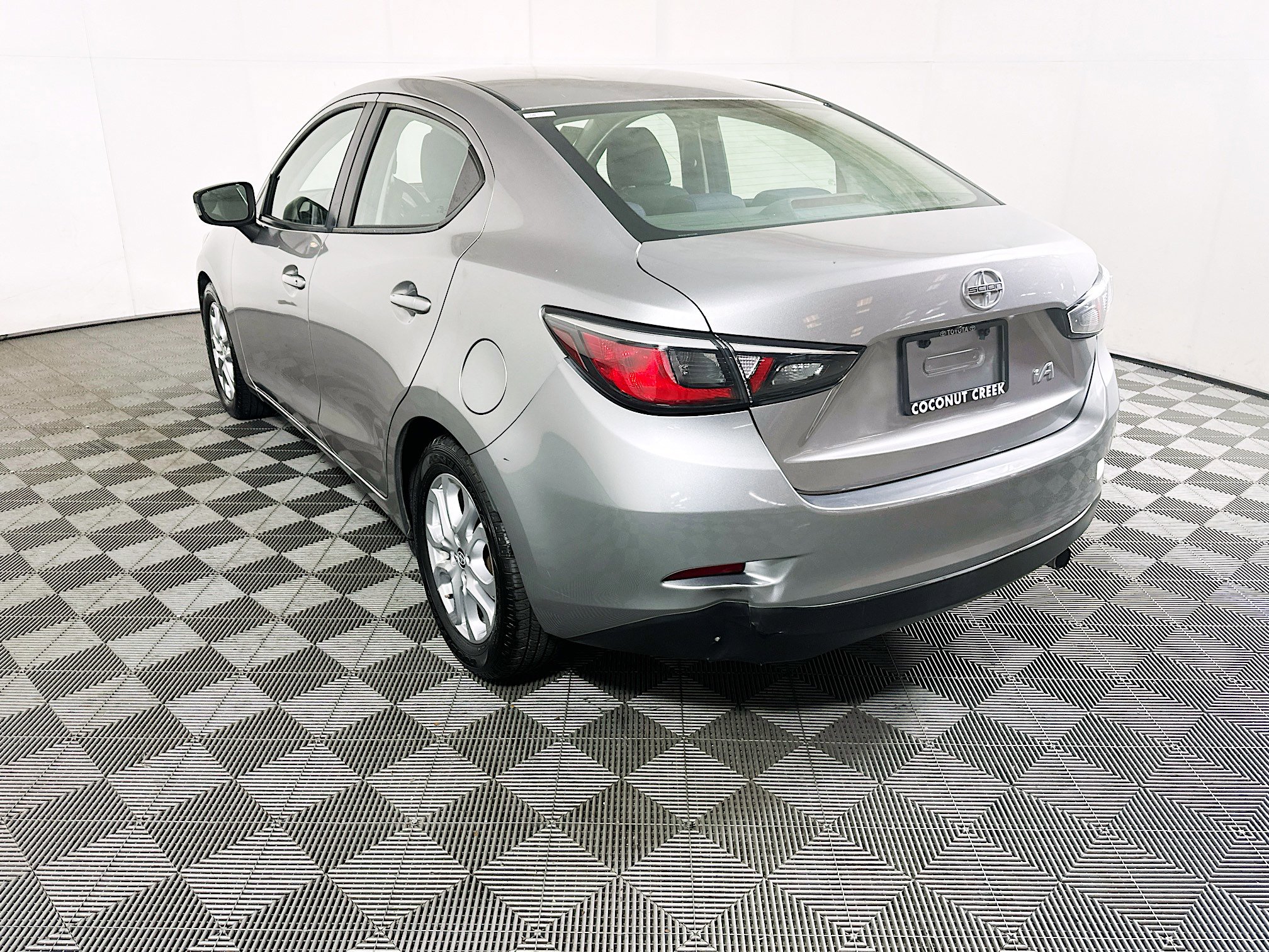 Used 2016 Scion iA FWD image 5