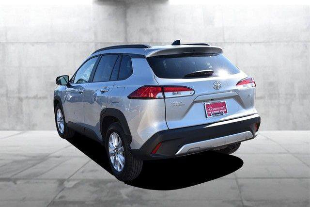 Used 2025 Toyota Corolla Cross LE image 7