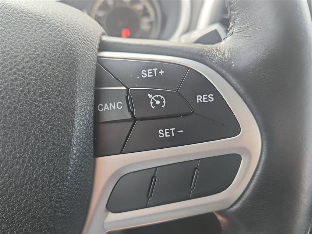 Used 2017 Jeep Cherokee Trailhawk AWD/4WD image 23