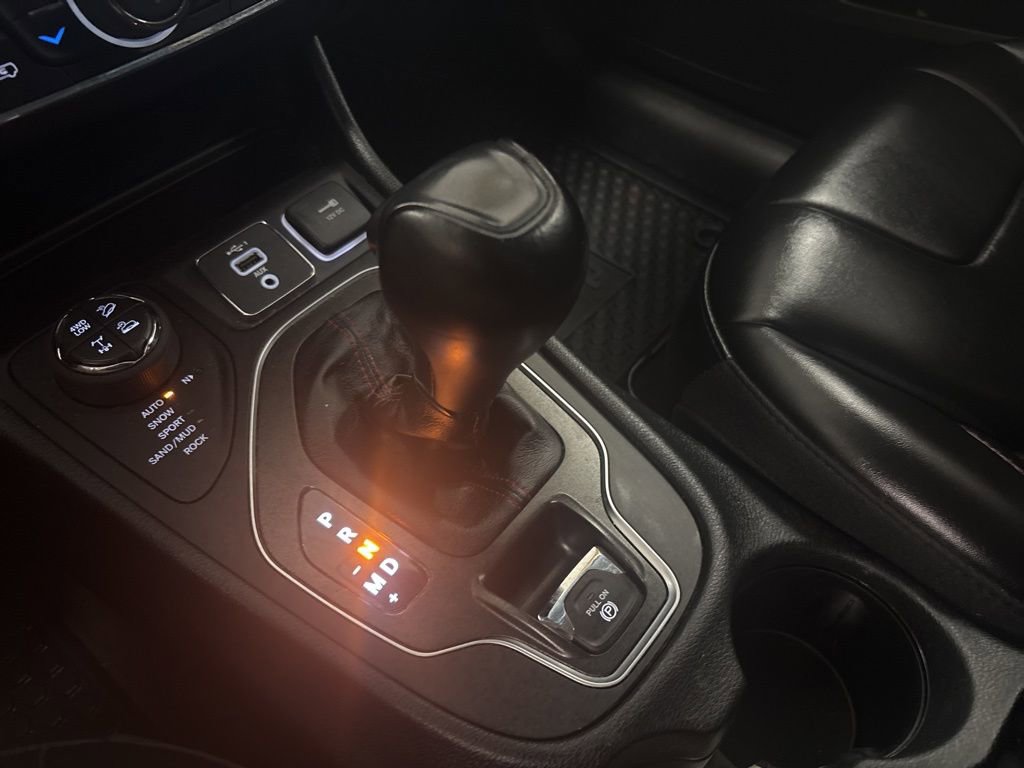 Used 2022 Jeep Cherokee Trailhawk image 18