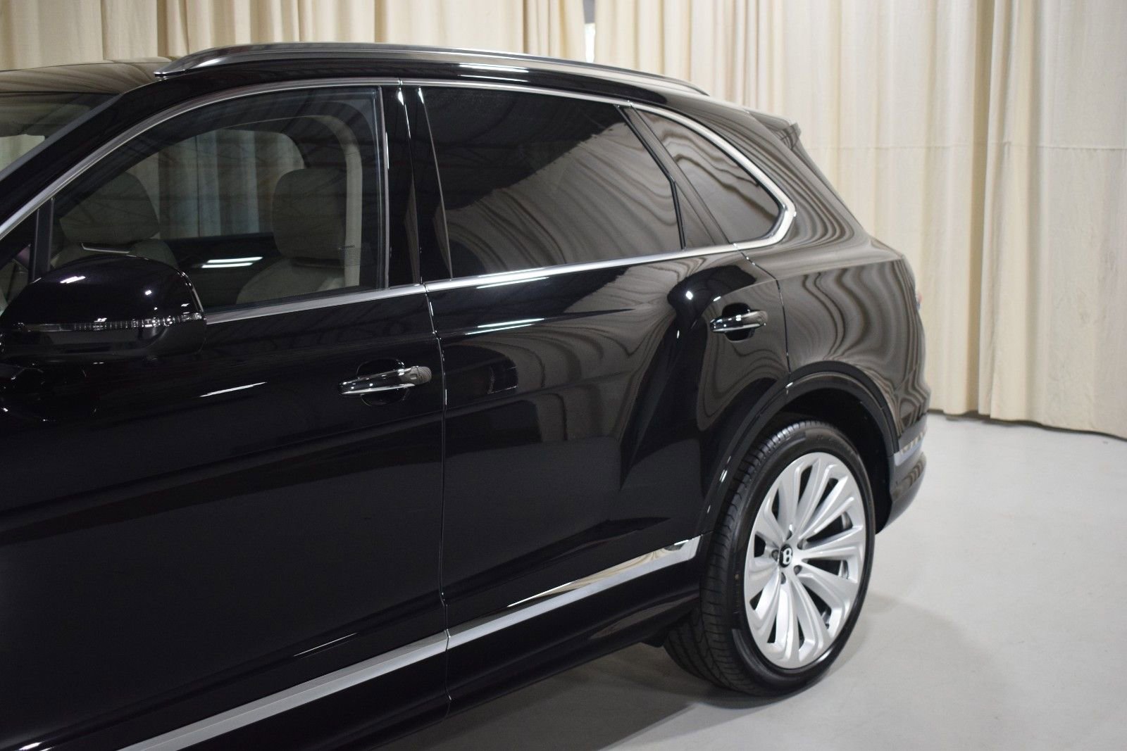 New 2025 Bentley Bentayga AWD/4WD image 8