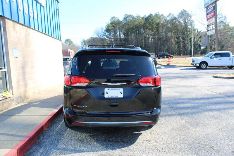 Used 2019 Chrysler Pacifica Touring-L image 5