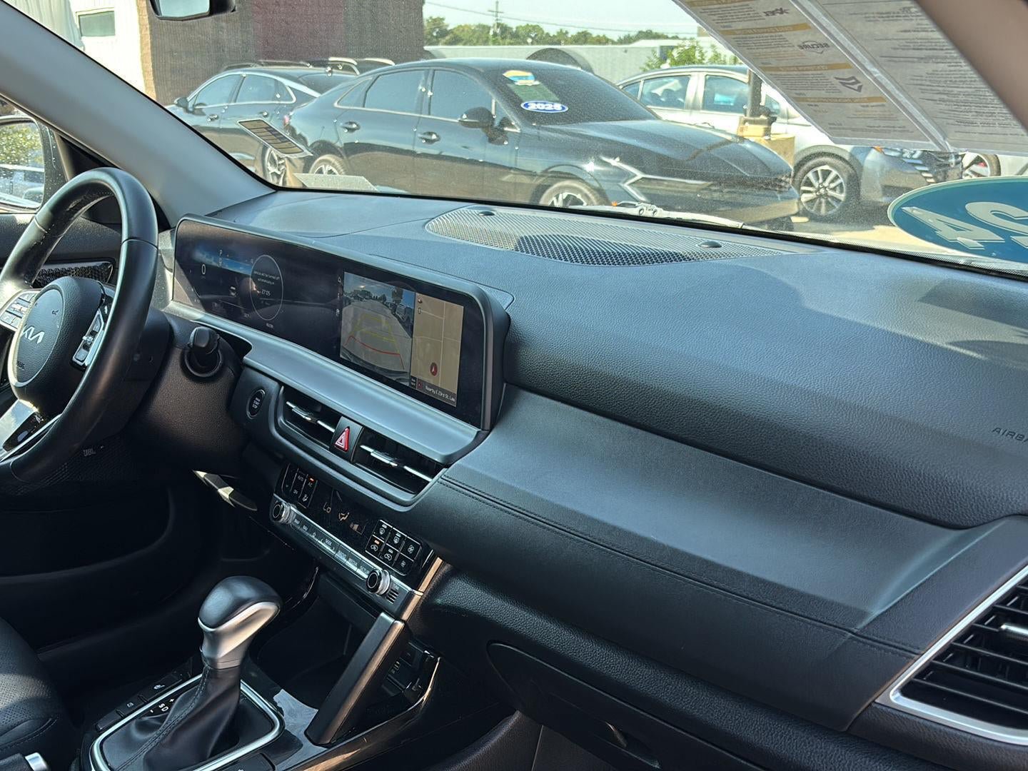 Used 2024 Kia Seltos EX FWD image 25