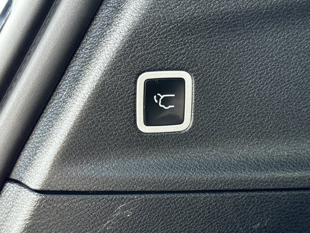 Used 2025 Chrysler Pacifica Limited FWD image 13