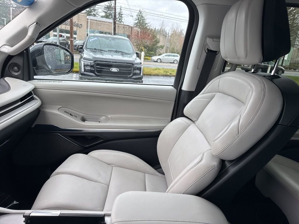 Used 2025 Lincoln Navigator L Reserve AWD/4WD image 34