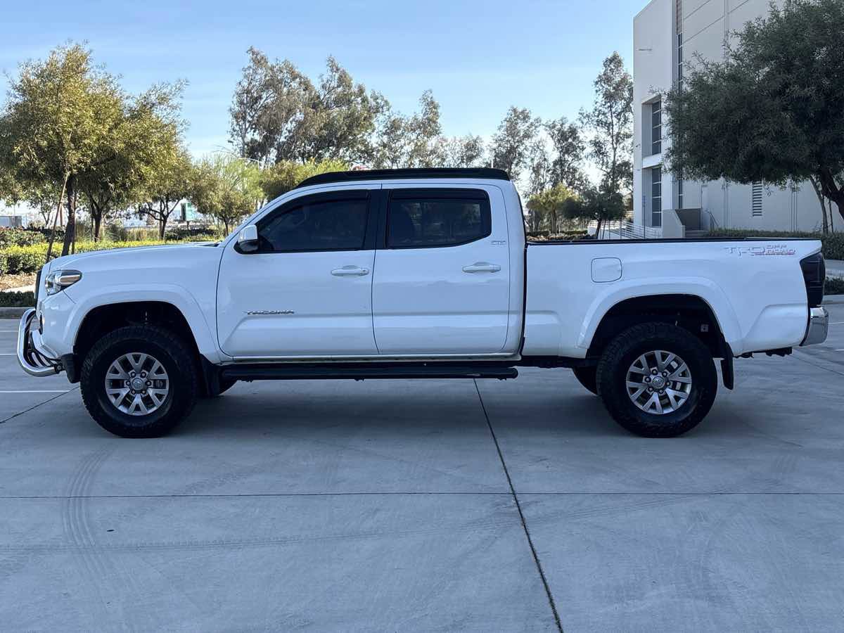 Used 2017 Toyota Tacoma SR5 w/ Tow Package image 6