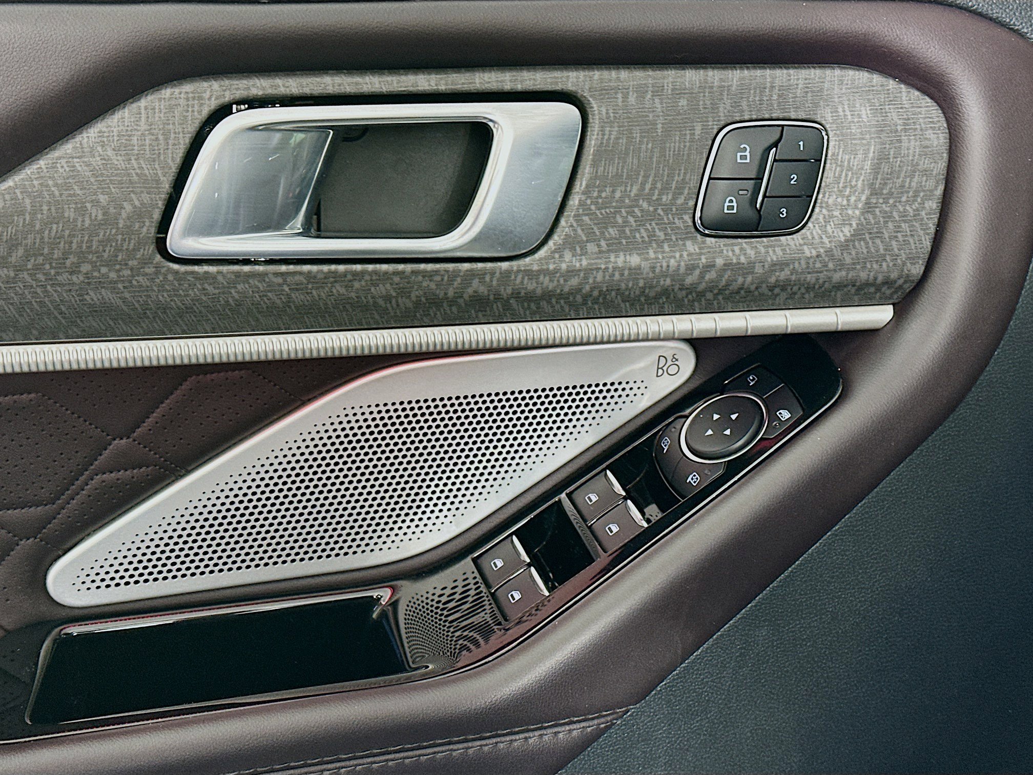 Used 2025 Ford Explorer Platinum w/ LUX Leather Package image 15