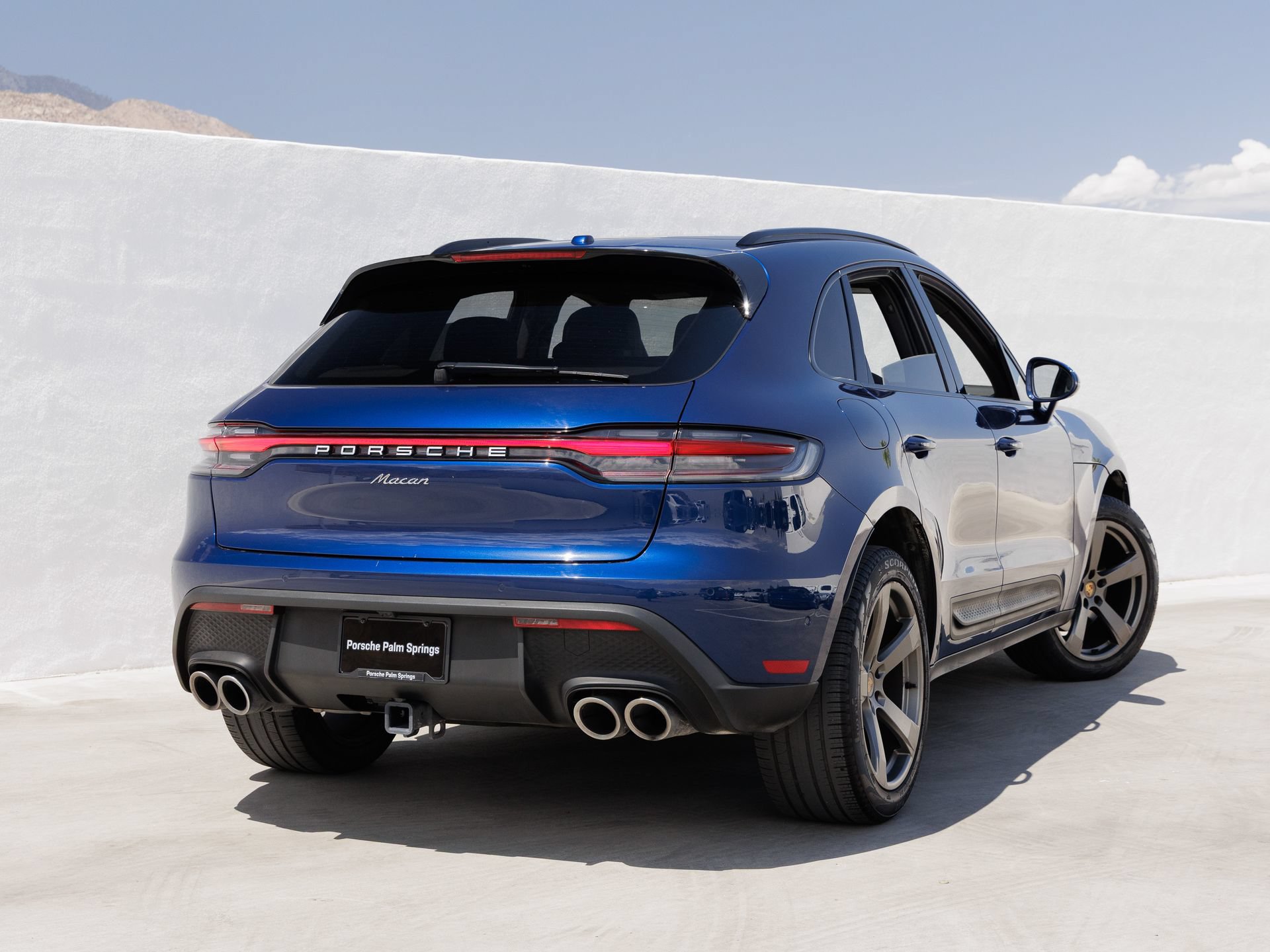Certified 2022 Porsche Macan AWD/4WD image 7