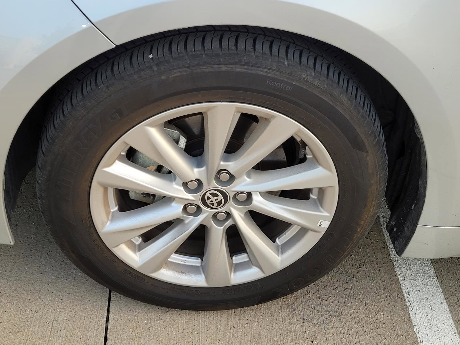 Used 2023 Toyota Corolla LE w/ LE Convenience Package FWD image 2