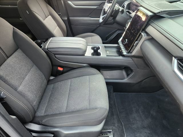 Used 2025 GMC Acadia Elevation FWD image 10