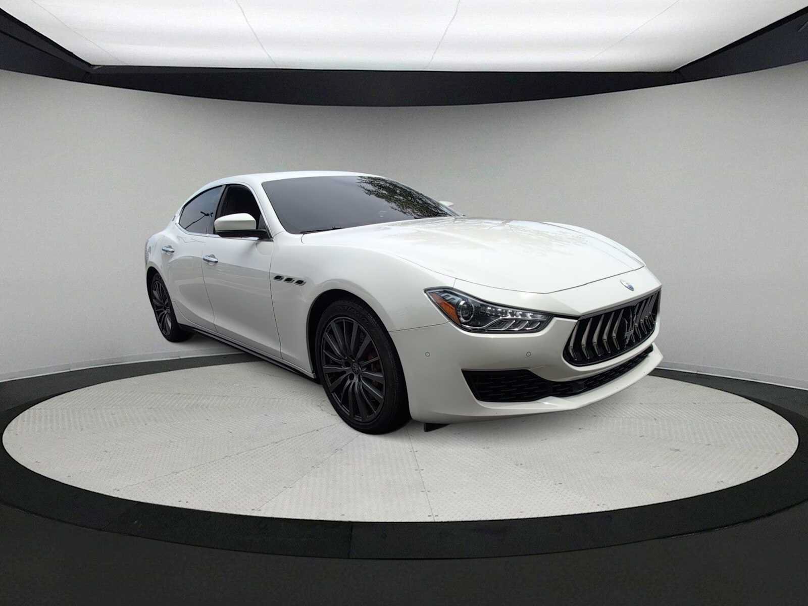 Used 2019 Maserati Ghibli S Q4 AWD/4WD image 2