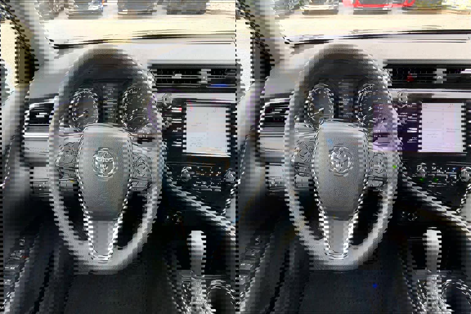 Used 2018 Toyota Camry LE image 5