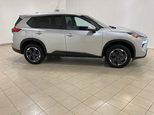 Used 2024 Nissan Rogue SV image 6