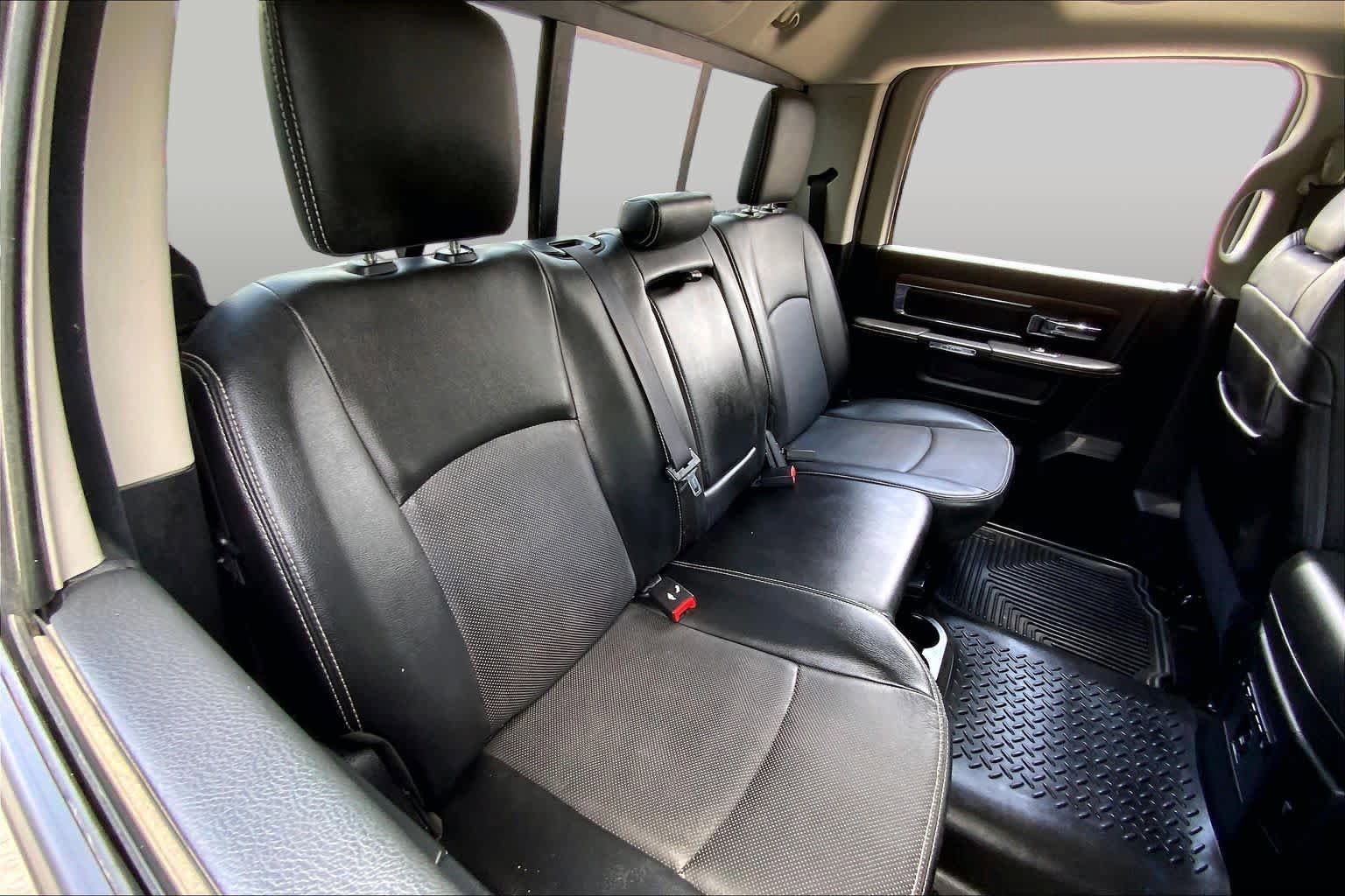 Used 2015 RAM 1500 Laramie w/ Convenience Group AWD/4WD image 18