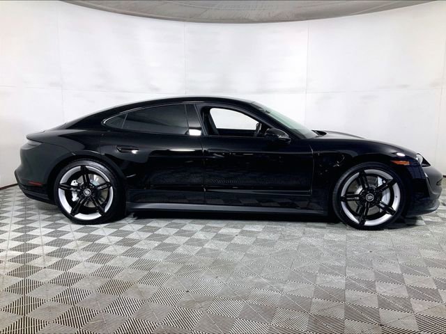 Used 2022 Porsche Taycan image 8