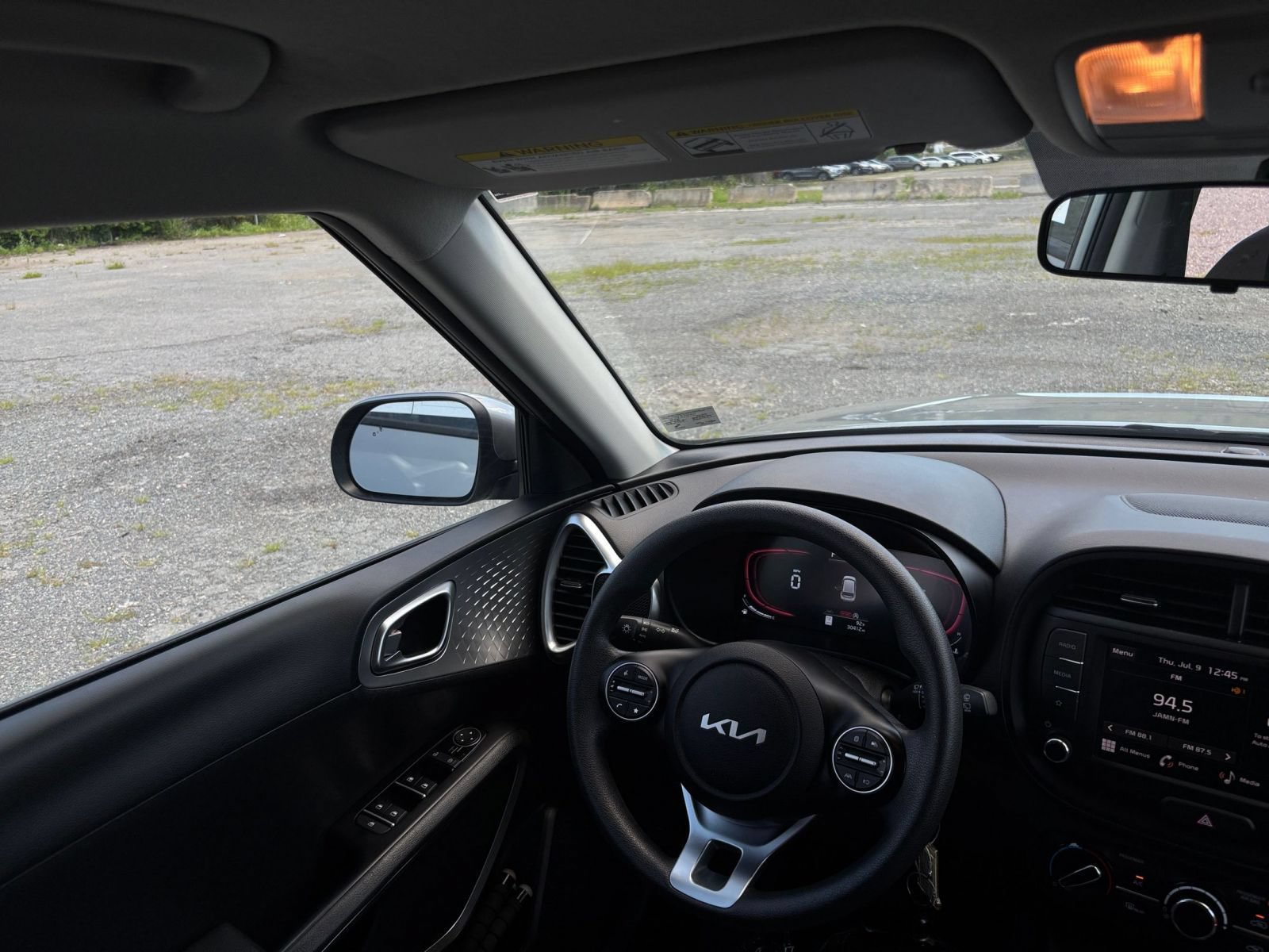 Used 2025 Kia Soul LX w/ LX Technology Package FWD image 24