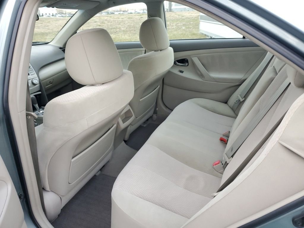 Used 2011 Toyota Camry LE image 23