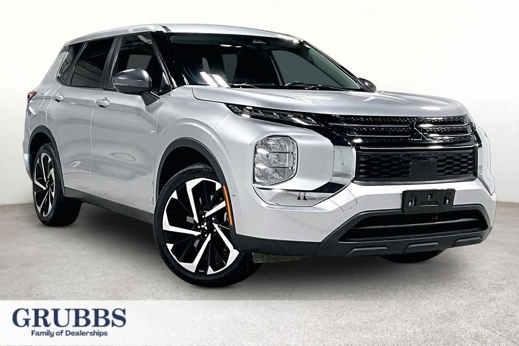 Used 2022 Mitsubishi Outlander ES image 1