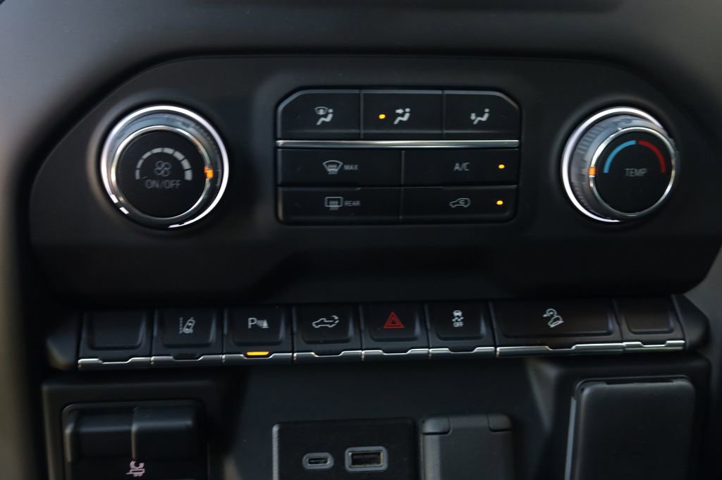 Used 2025 Chevrolet Silverado 2500 Custom w/ Custom Value Package image 9