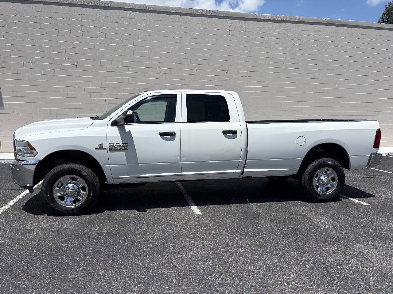 Used 2017 RAM 2500 Tradesman w/ Chrome Appearance Group AWD/4WD image 5