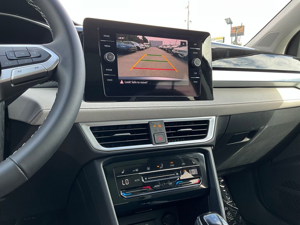New 2025 Volkswagen Taos SE image 16