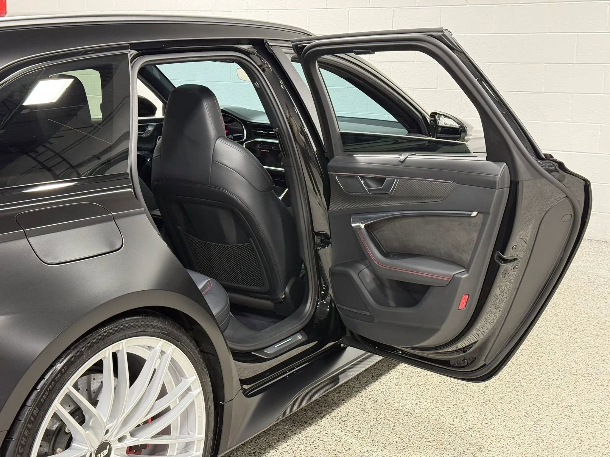 Used 2021 Audi RS 6 w/ Carbon Optic Package image 57