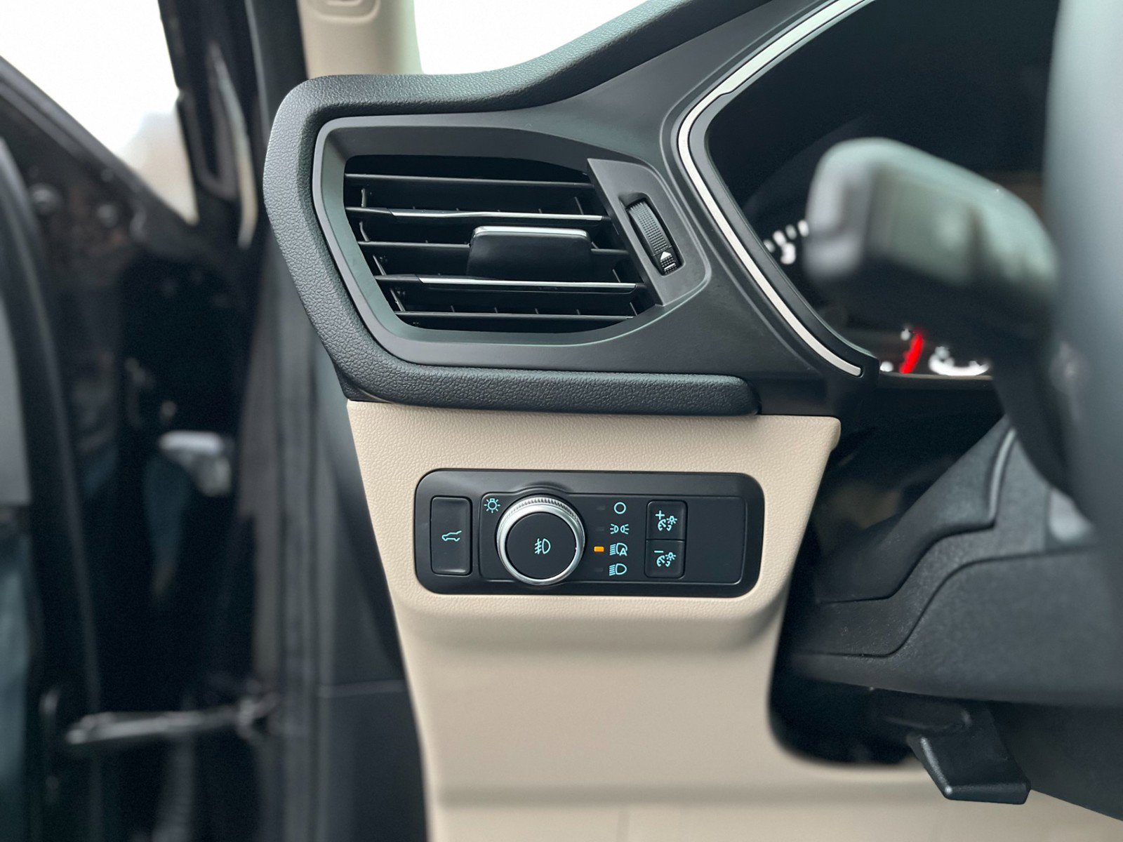 Used 2020 Ford Escape SEL image 33