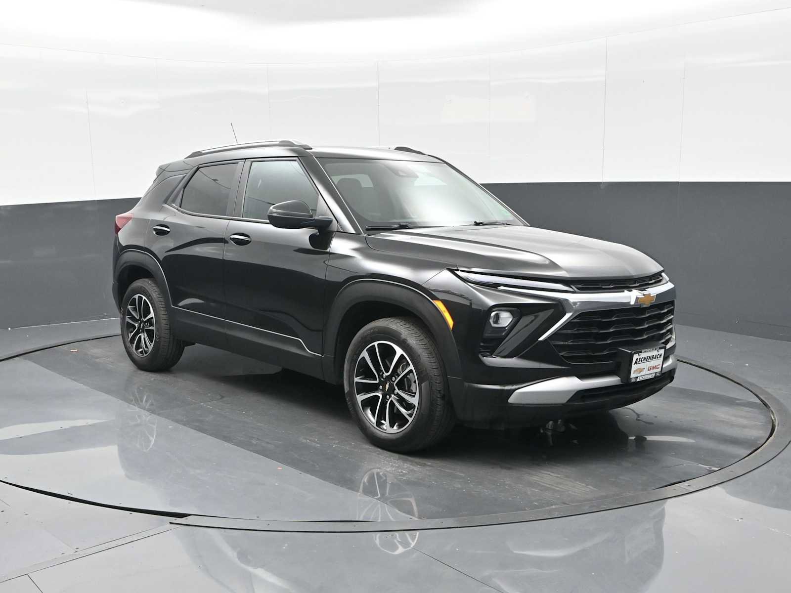 Used 2024 Chevrolet TrailBlazer LT image 2