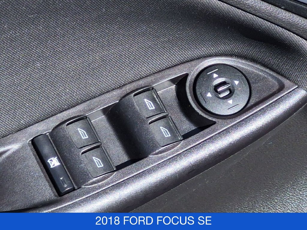 Used 2018 Ford Focus SE w/ Cold Weather Package FWD image 12