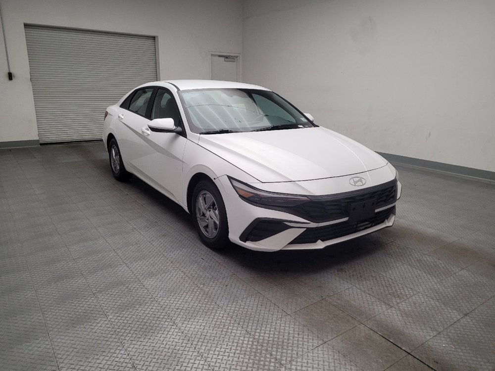 Used 2024 Hyundai Elantra SE FWD image 13