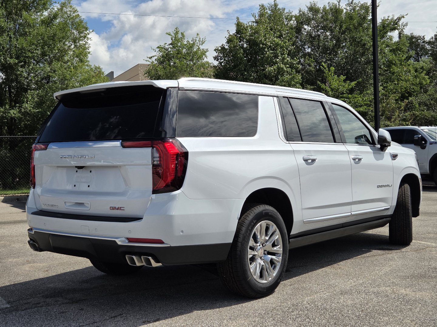 New 2026 GMC Yukon XL Denali w/ Sun & Power Step Package AWD/4WD image 21