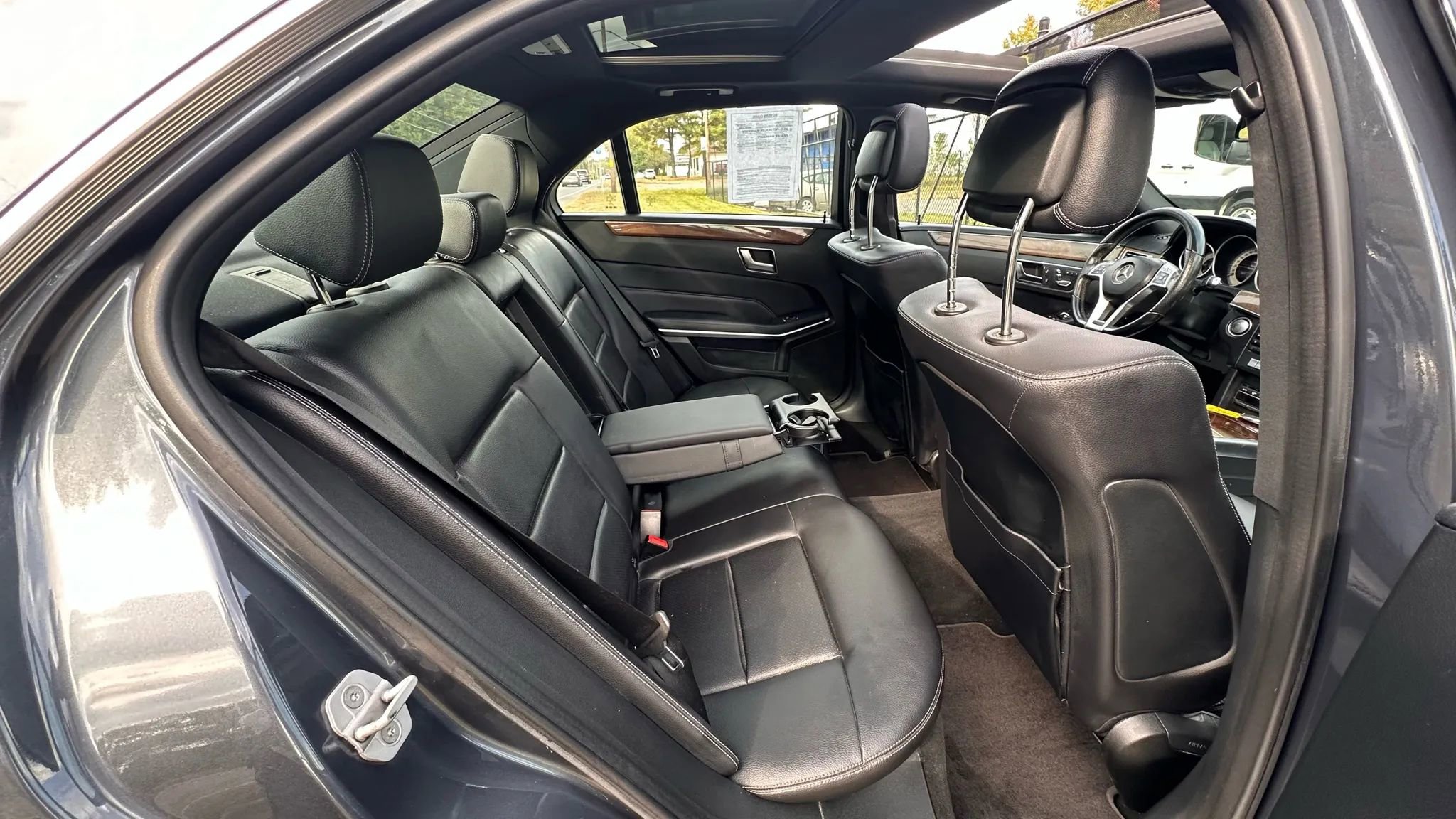 Used 2014 Mercedes-Benz E 350 4MATIC Sedan image 26
