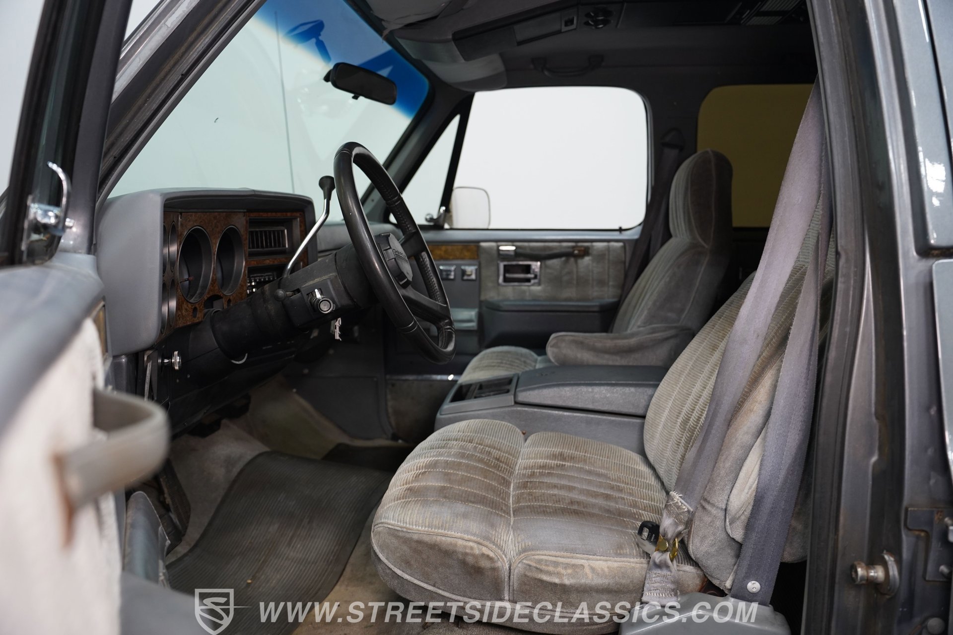 Used 1990 Chevrolet Suburban 2WD image 38