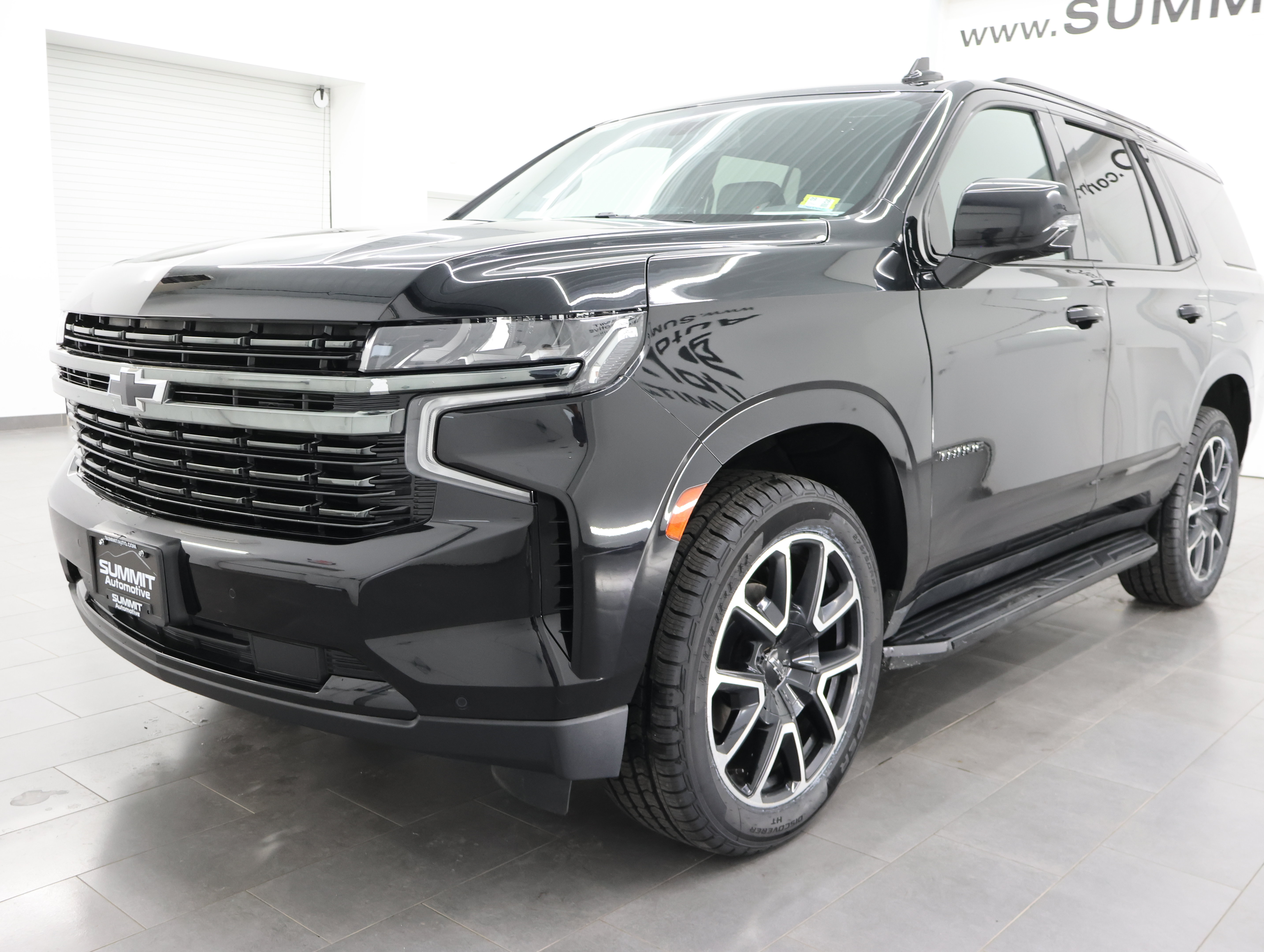 Used 2022 Chevrolet Tahoe RST w/ Luxury Package AWD/4WD image 7