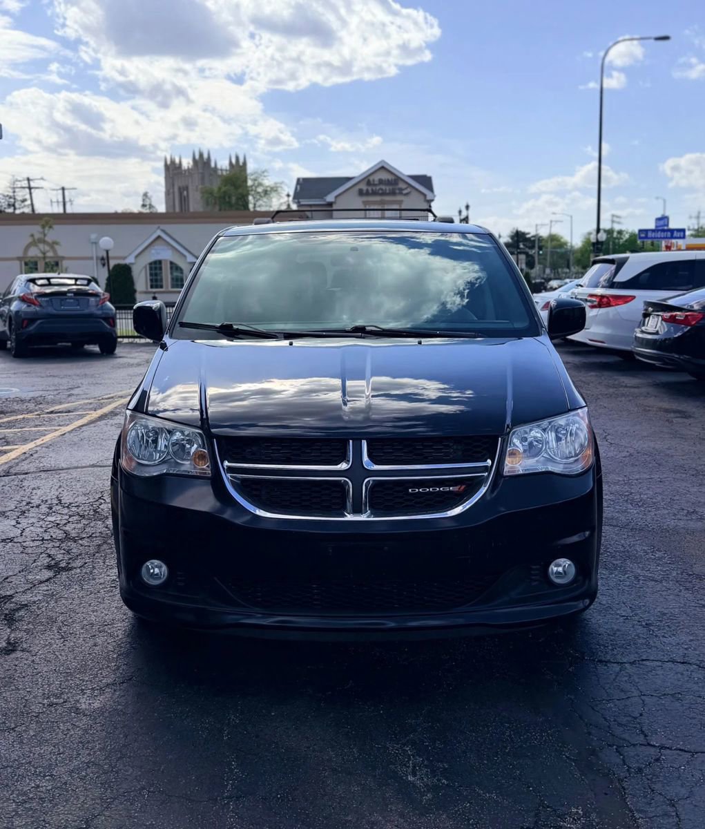 Used 2017 Dodge Grand Caravan SXT FWD image 2