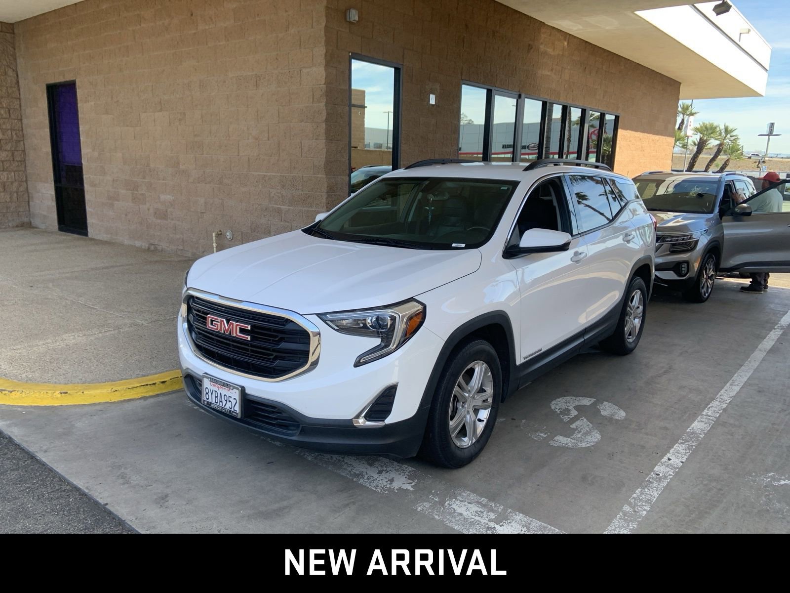 Used 2019 GMC Terrain SLE w/ Driver Convenience Package image 1