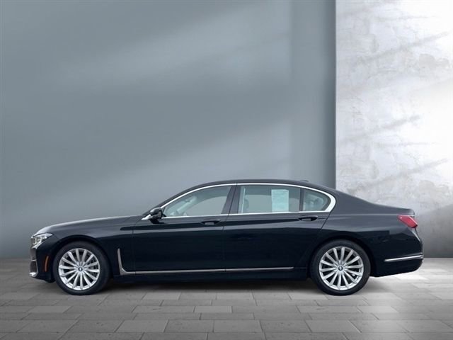 Used 2022 BMW 740i xDrive w/ Premium Package image 3