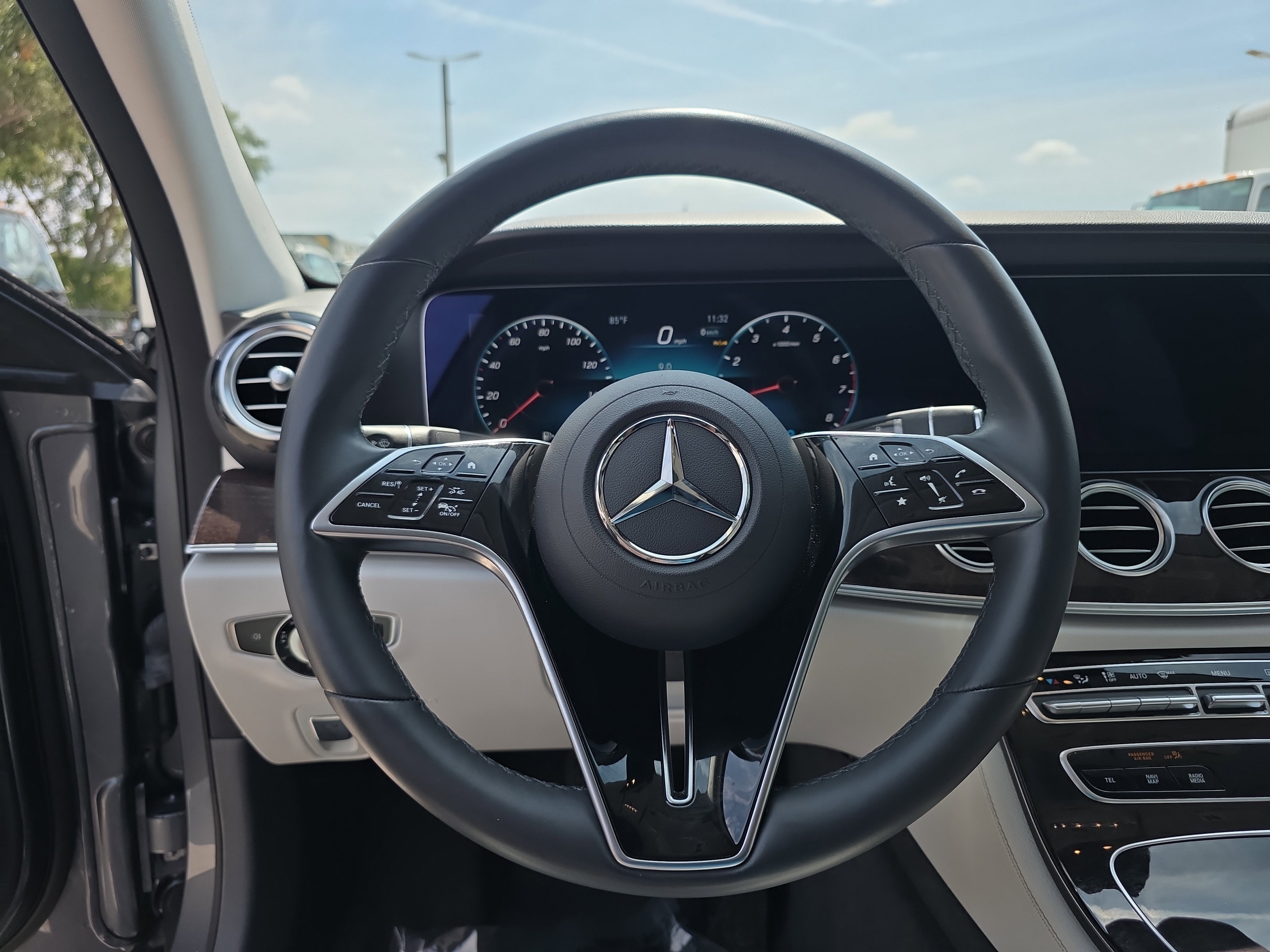 Used 2023 Mercedes-Benz E 450 4MATIC Sedan image 29