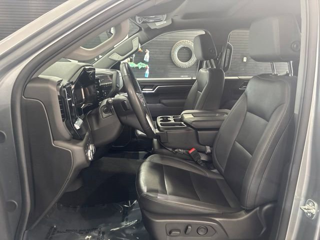 Used 2025 GMC Sierra 1500 SLT AWD/4WD image 16
