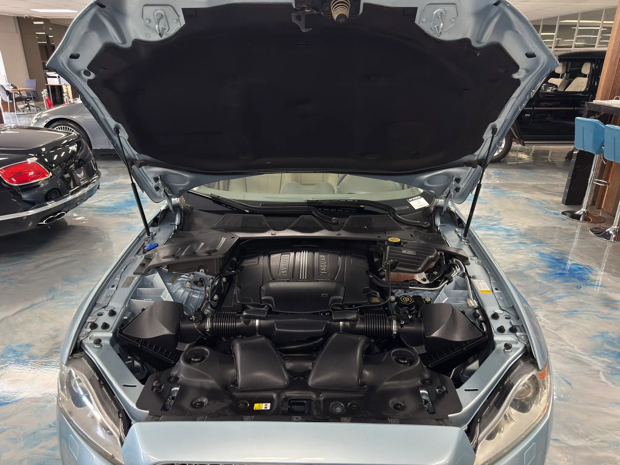 Used 2012 Jaguar XJ image 8