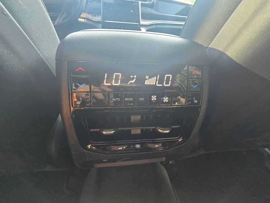 Used 2023 Jeep Grand Cherokee L Summit w/ High Altitude Package AWD/4WD image 18