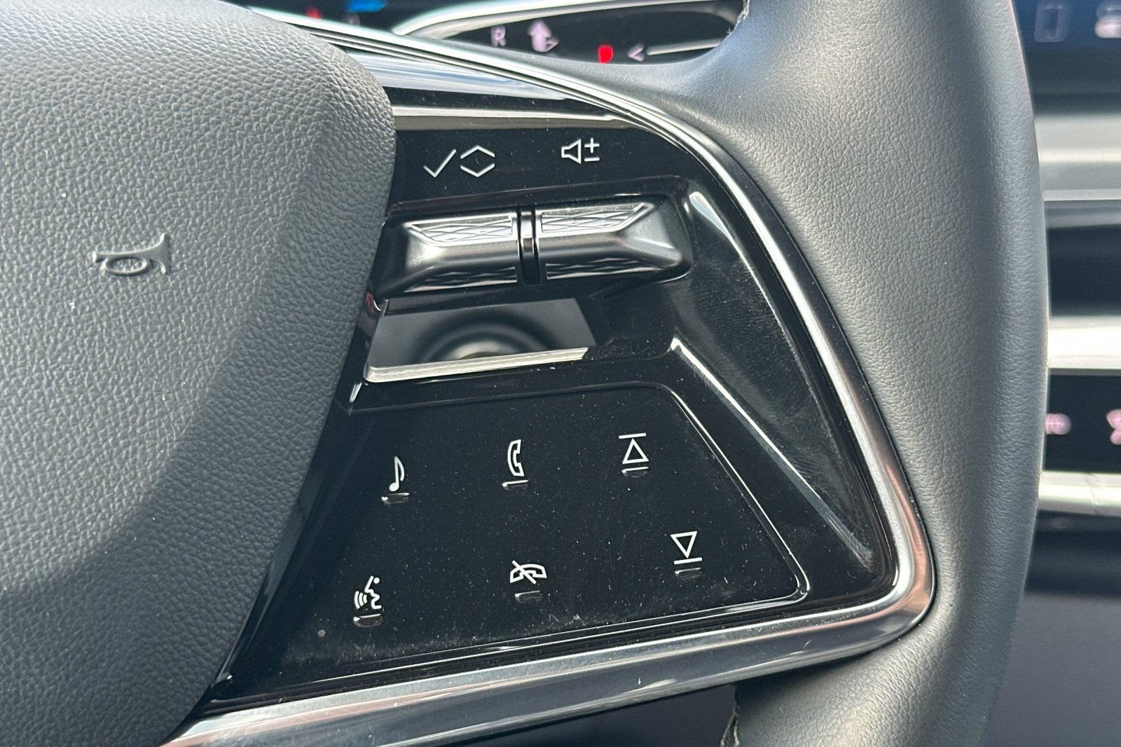 Certified 2024 Cadillac Lyriq Sport RWD image 37