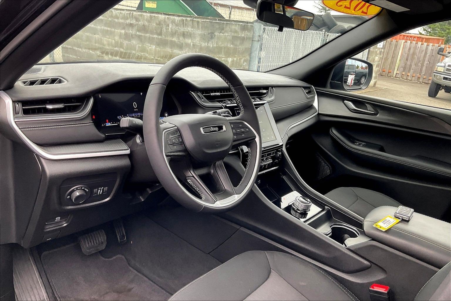 Used 2025 Jeep Grand Cherokee Laredo X w/ Luxury Tech Group I image 13