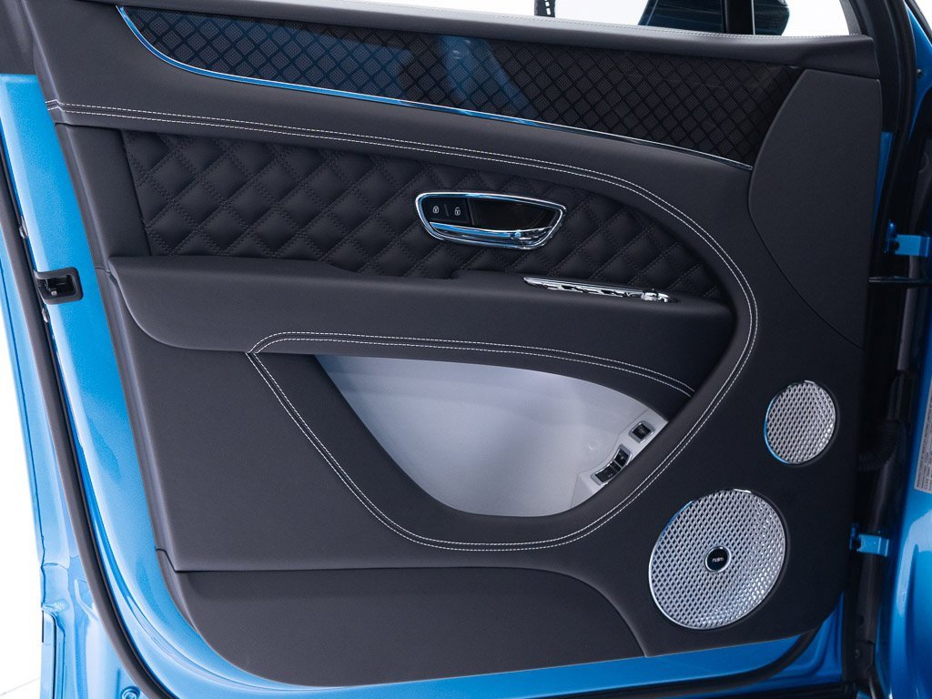 Used 2025 Bentley Bentayga image 11