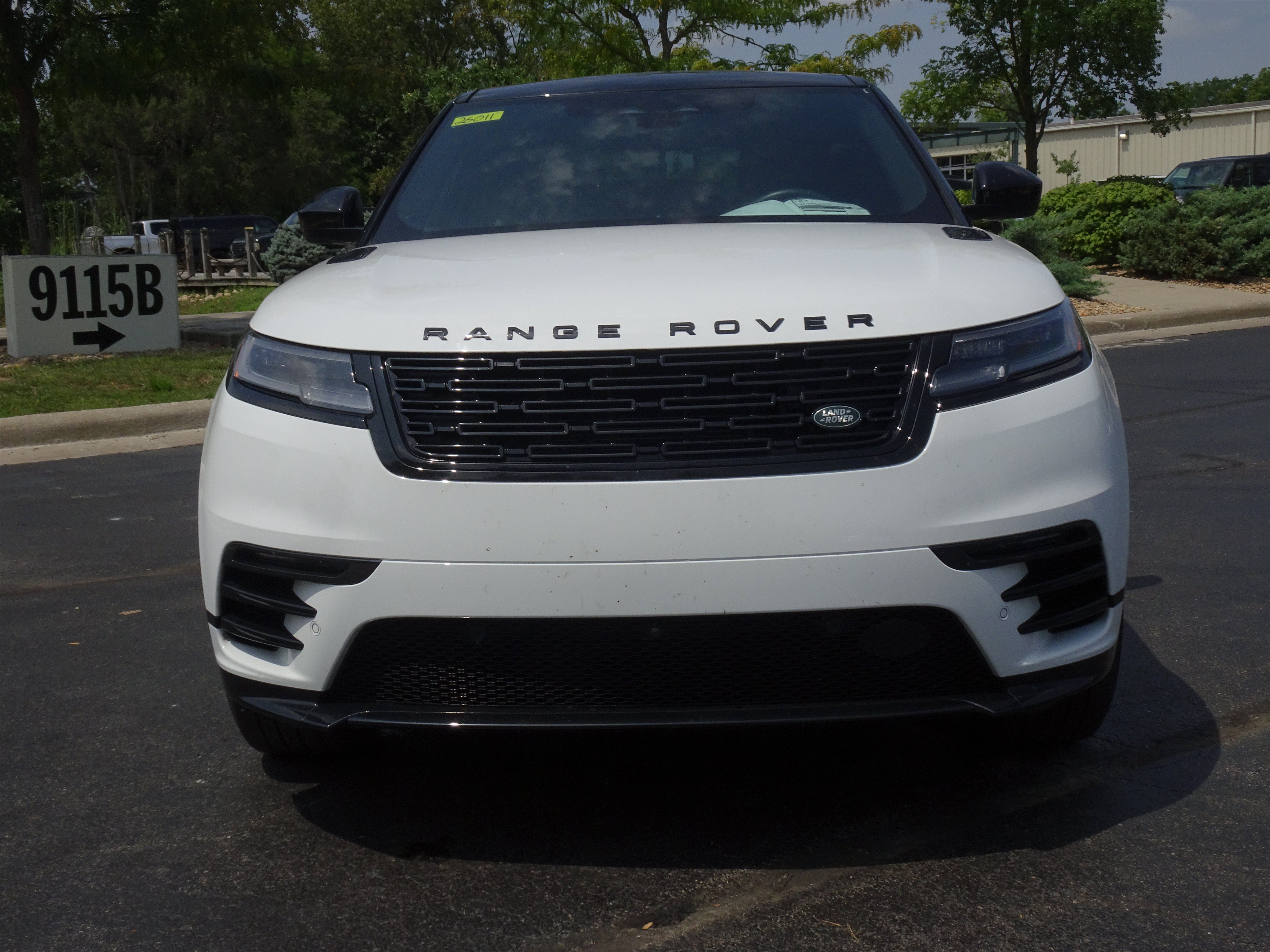 Certified 2026 Land Rover Range Rover Velar Dynamic SE AWD/4WD image 12
