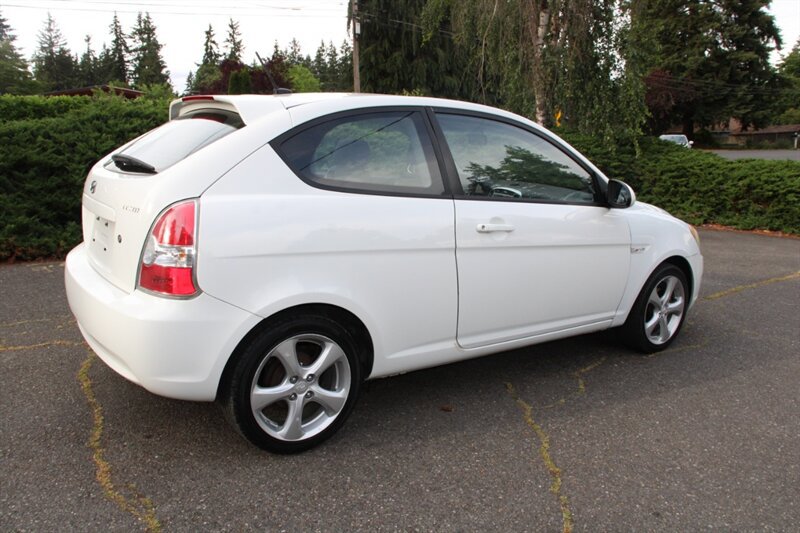 Used 2008 Hyundai Accent SE FWD image 3